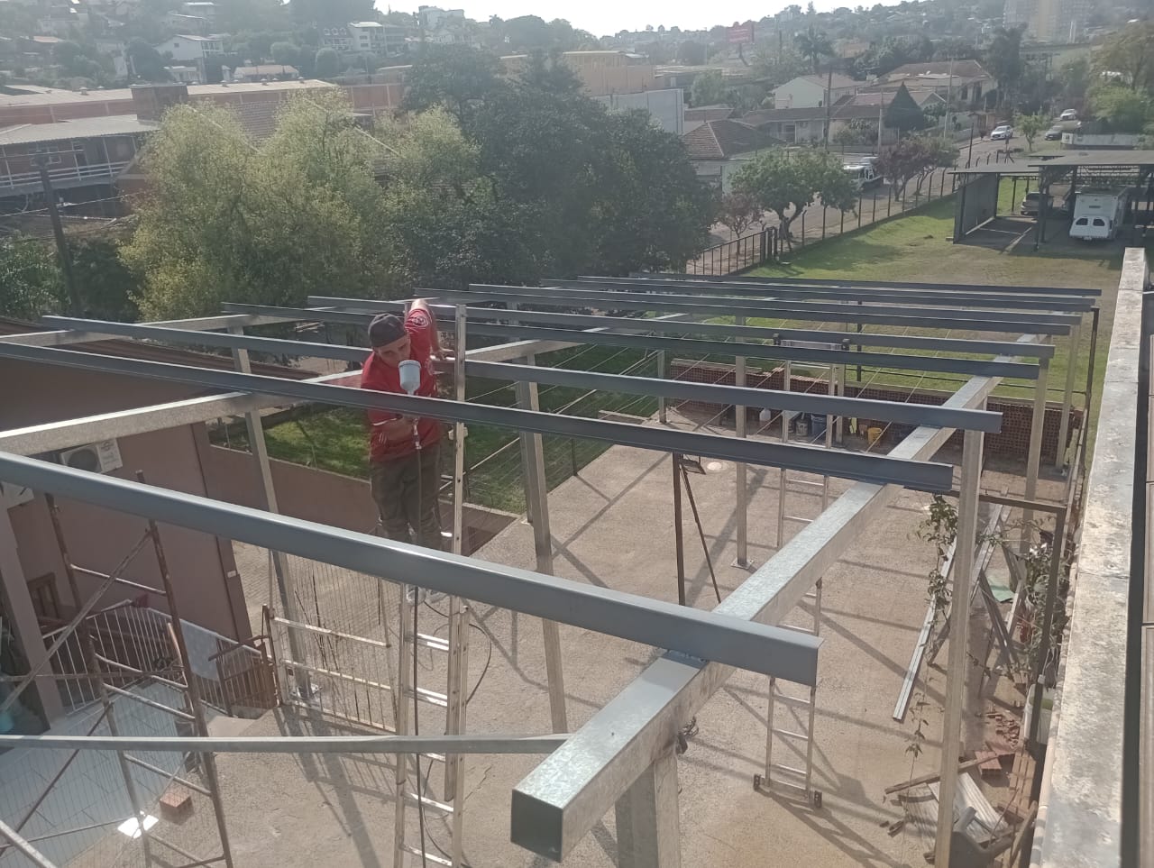 Estrutura metálica para cobertura feita na serralheria